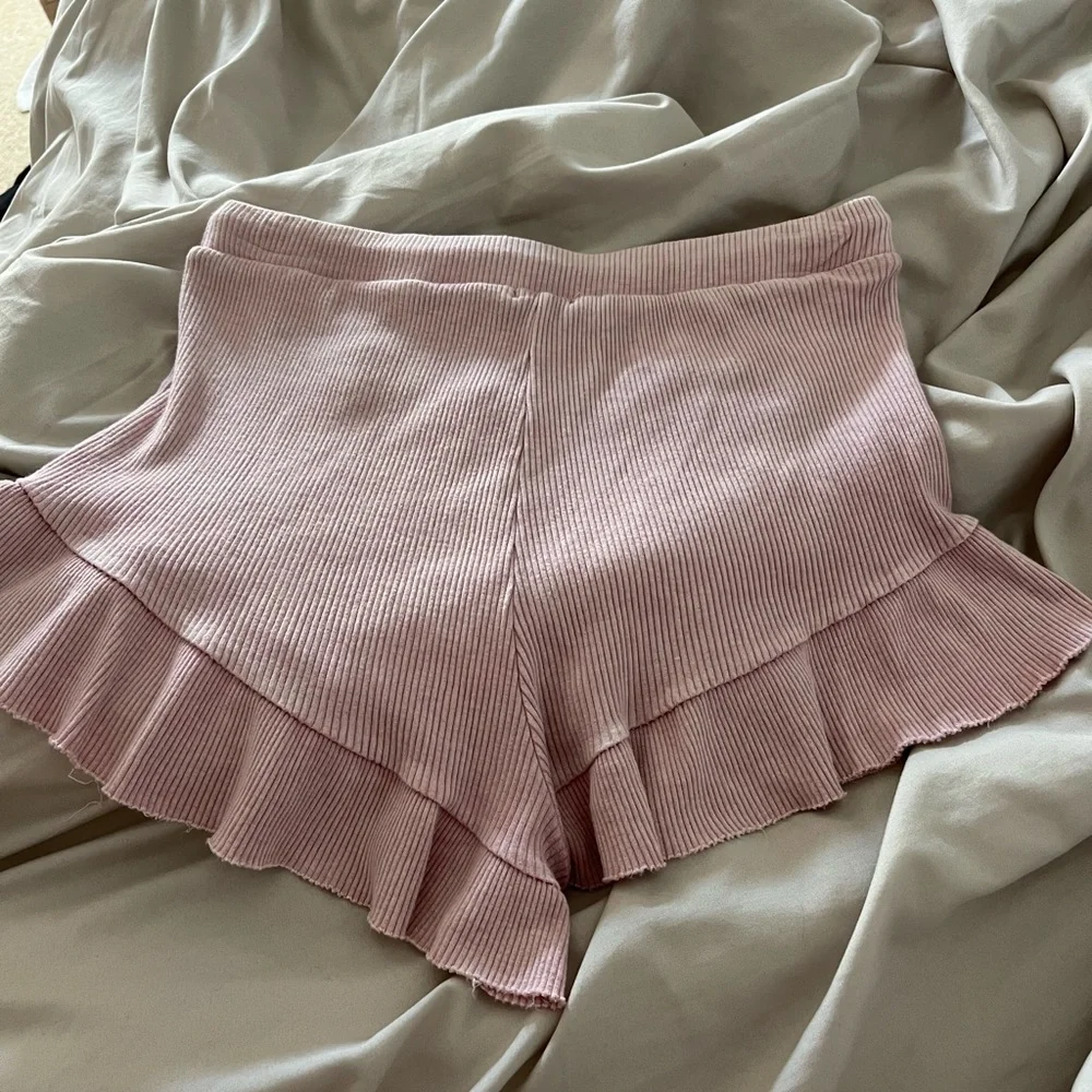 FREE PEOPLE RUFFLE SHORTS - Picture 2 of 3